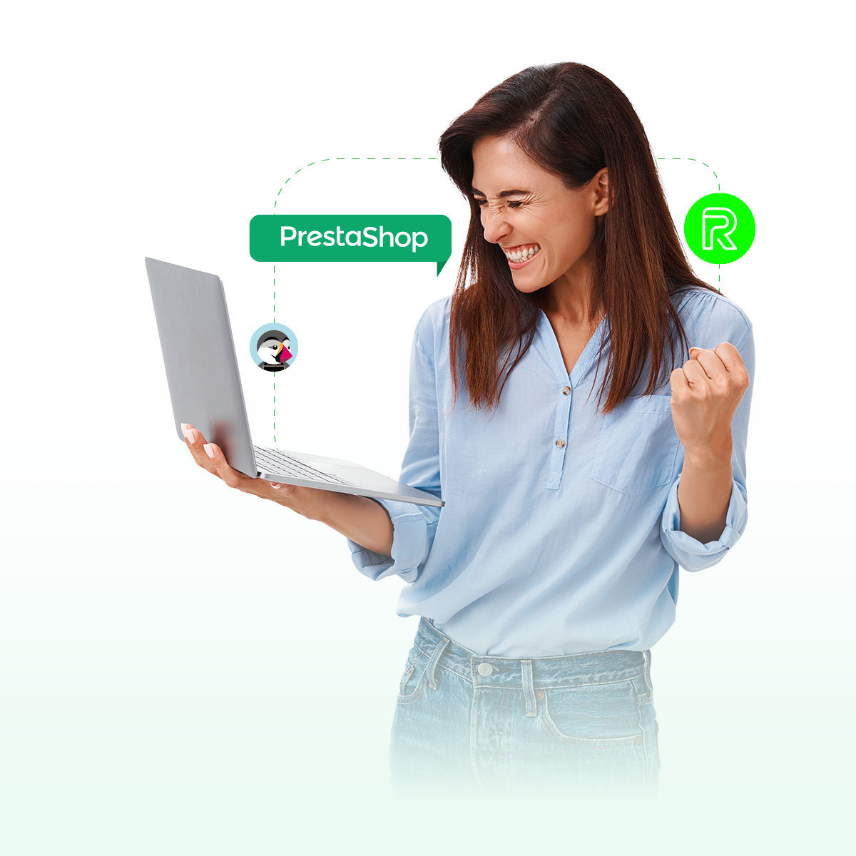 Mujer emprendedora sonriendo trabajando en su notebook. En la imagen se sobreimprime el logo de Prestashop y el isotipo de ReciboPagos.